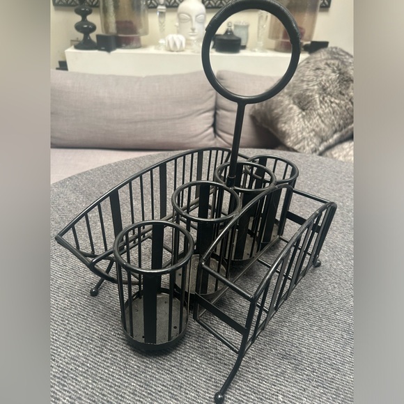 Metal Silverware Utensil Plate Napkin Caddy Holder Party Picnic Storage
#1028243 - Picture 7 of 7